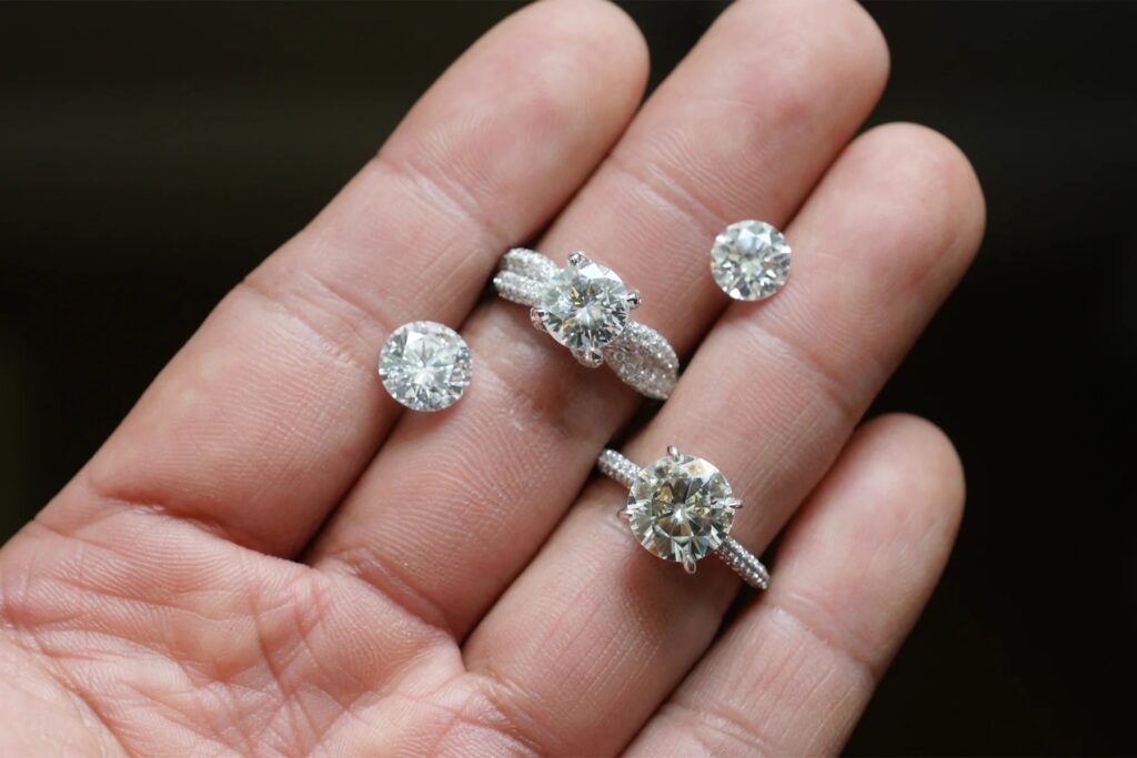 What is the Difference Between a Diamond and a Moissanite Engagement Ring?